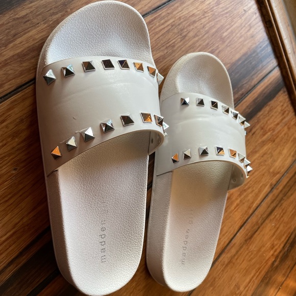 Madden Girl Slides - Picture 3 of 4